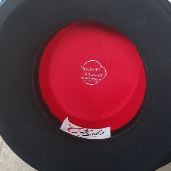 *SOLD*VINTAGE ๐Red & Black Wool Hat w/Plum - Picture 4 of 6